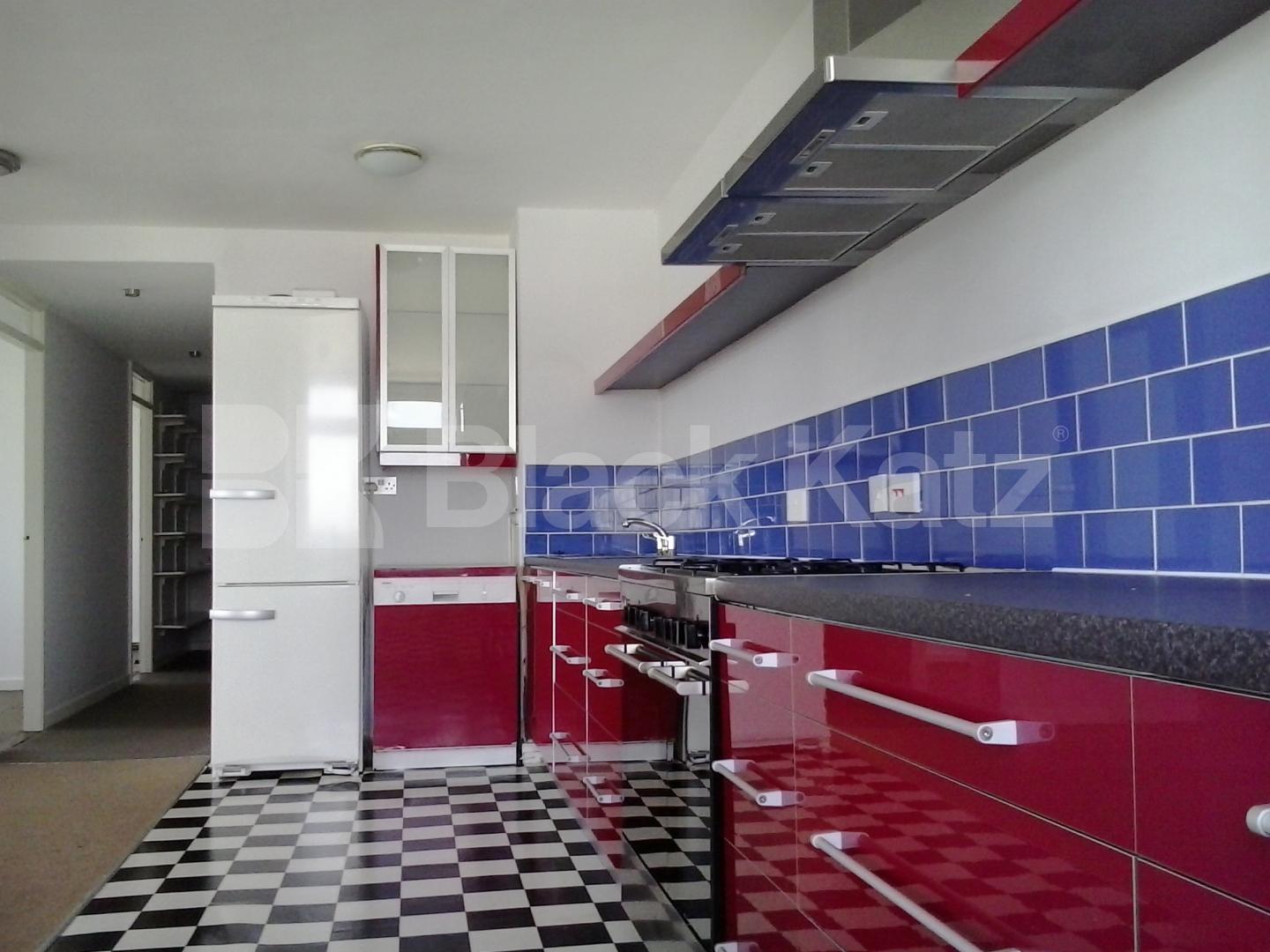 			NEW INSTRUCTION , 2 Bedroom, 1 bath, 1 reception Flat			 Shepherds Bush Green, Shepherds Bush